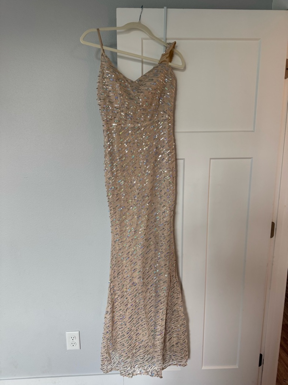 Off the shoulder sequin slip golden evening dress - Picture 6 of 10